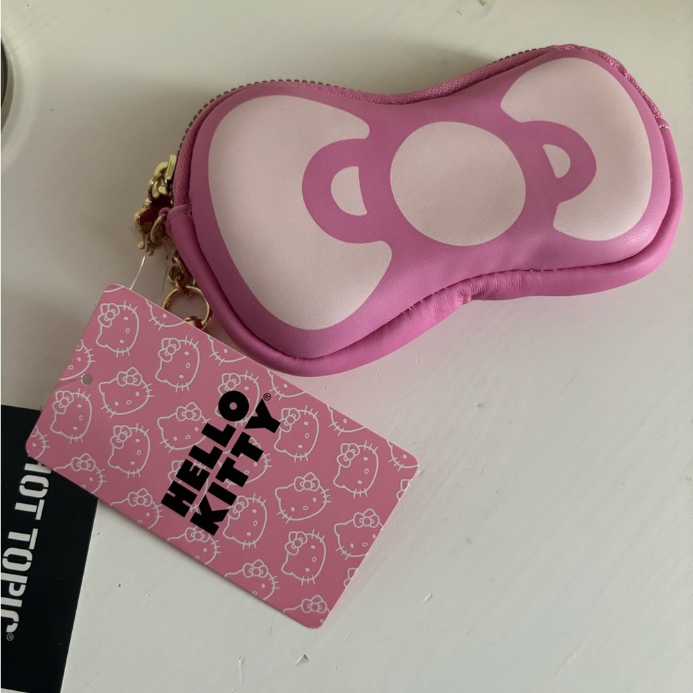 Adorable hello kitty pouch!🩷